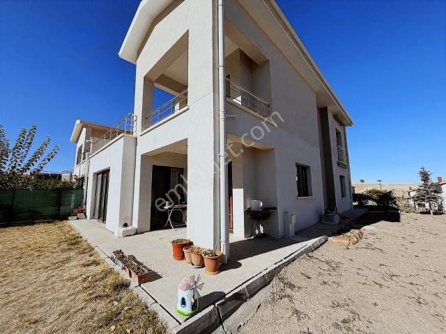 Alaçatı'dan Site İçi İskanlı Köşe Parsel Müstakil Villa 5+1