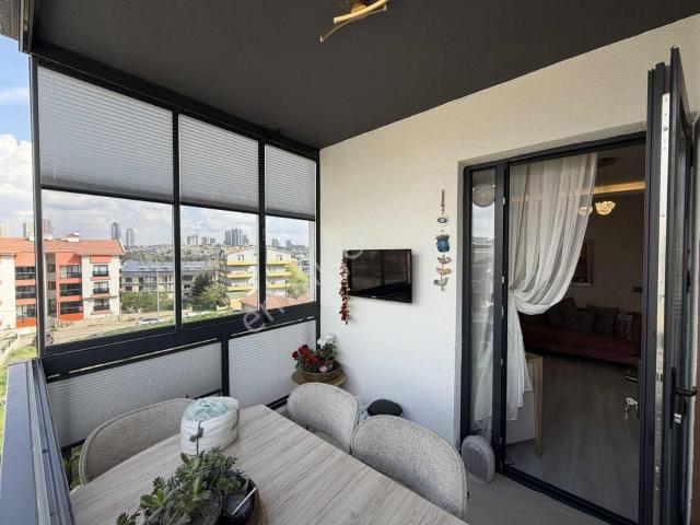 Alaçatı'dan/arakatta/ön Cephe/bulvara Ve Avm'ye Yakın/2+1 Daire