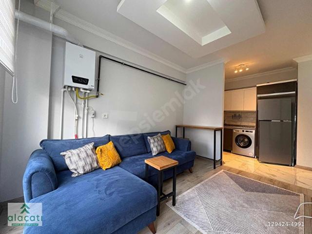 Alaçatı'danİNCEK'TEOTURUMA HAZIRBALKONLU 1+1 EŞYALI DAİRE