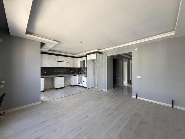 alaçatı İncek Bulvar Cepheli/133 M² Butik Site Sıfır 3+1 Daire