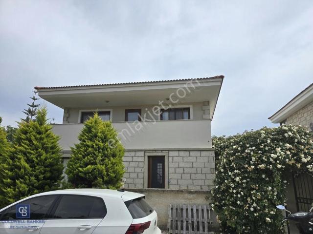 Alaçatı Merkez De Kiralık Müstakil 3+1 Villa