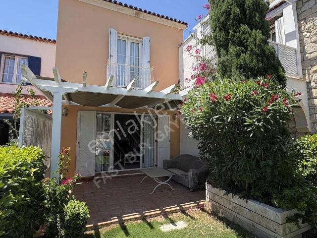 Alaçatı Portta Tekne Bağlama İmkanı | Bahçeli 2+1 Kiralık Villa