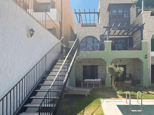 ALAÇATI 2+1 SİTE İÇERİSİNDE HAVUZLU BALKONLU TERS DUBLEKS DAİRE