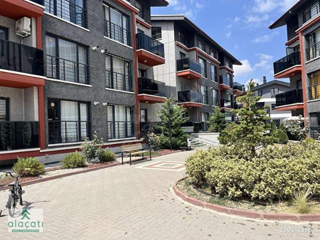 ALAÇATI'DAN ARAKATTA YATIRIMA UYGUN EŞYALI 1+1 DAİRE