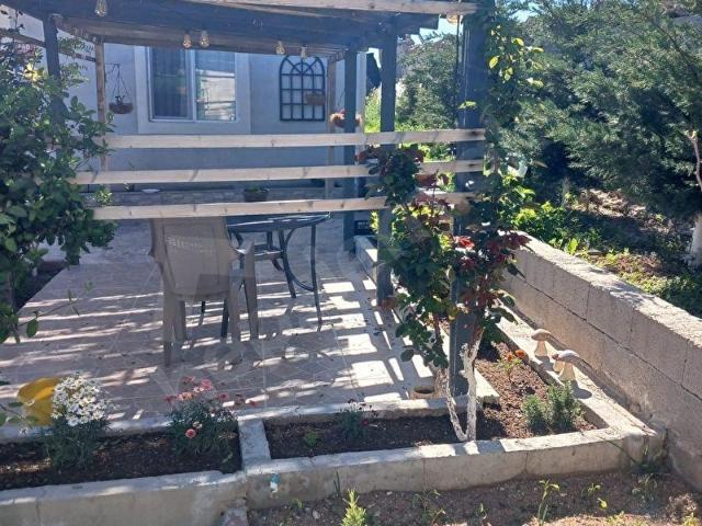 ALAÇATI'DAN BEYNAMDA 495 M2 İÇERİSİNDE 80 M2 EVELKTRİK SU VAR