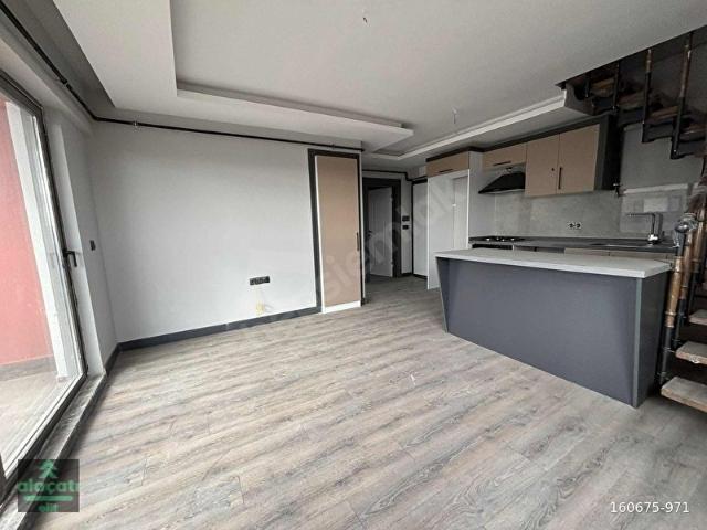 ALAÇATIDAN CADDE ÜZERİ FIRSAT SATILIK 3+1 DAİRE