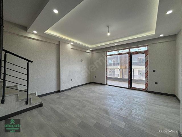 ALAÇATI'DAN CADDE ÜSTÜNDE BAĞIMSIZ MUTFAK SATILIK 4+1