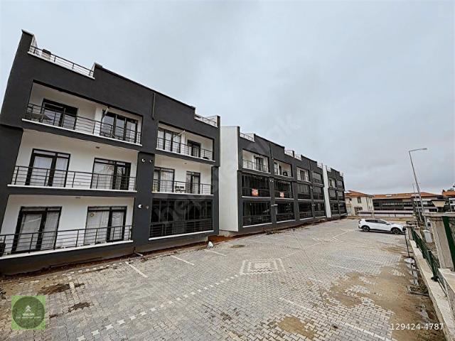 ALAÇATI'DAN İNCEK'TE BULVARA 150 M MESAFE MARKET YANI EŞYALI 1+1