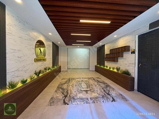 ALAÇATI'DAN İNCEK'TE GÜVENLİKLİ SİTE İÇİ ARAKAT BULVARA 70 M 1+1