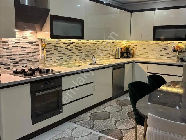 Alaşehir İstasyon Mah. | 3+1 | 125 M² Net | Kiracılı
