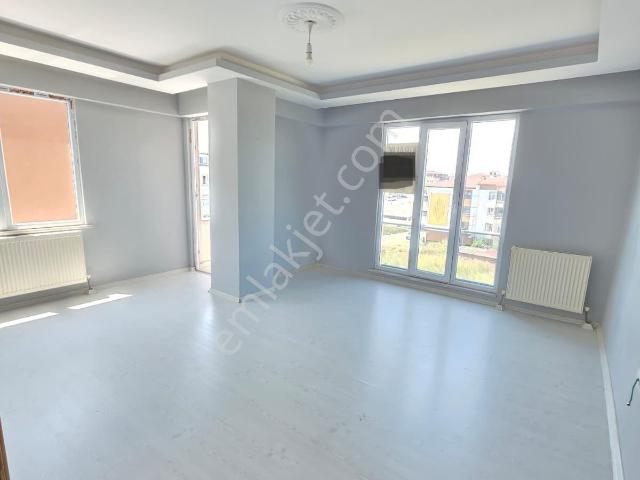 Alaattin Caddesinde Ebeveyn Banyolu Büyük M2li 2+1 Kiralık Daire