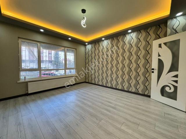 Alacalı Cadde Üzeri 3+1 Ful Yapılı Kök Tapu Oturuma Hazır