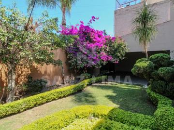 ALAMEDA: Magnifica residencia, una planta, con amplio jardín y finos acabados