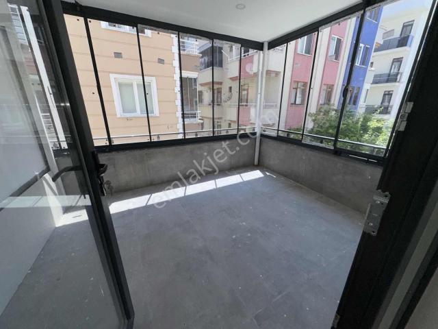 Alan Emlak  Mükemmel Kon. İster Ofis, İster Mesken, Geniş Balkon