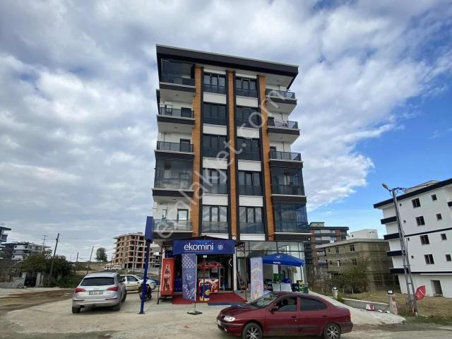 Alanlı'da Ali Gaffar Okkan Caddesi'nde Cephe Satılık 1 + 1 Daire