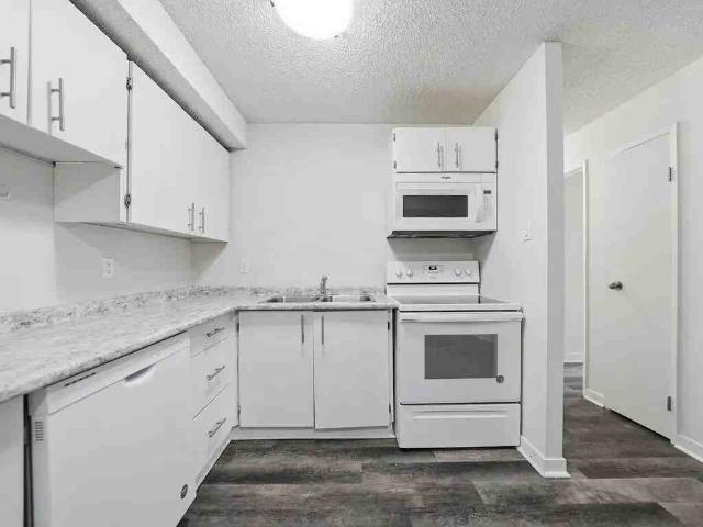 Alan's Place 1 Bedroom Apartment for Rent at 232 Pinehouse Dr, Saskatoon, SK S7K 4X2 Lawson Heights
