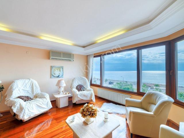 Alanya Cumhuriyet'da 3+1 Denize Sıfır Full Deniz Manzaralı Satılık Daire
