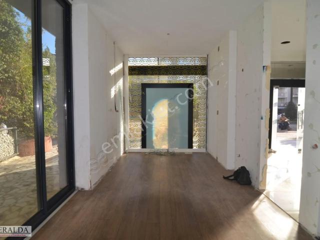 Alanya Atatürk Caddesinde 375 M2 Kiralık Dükkan