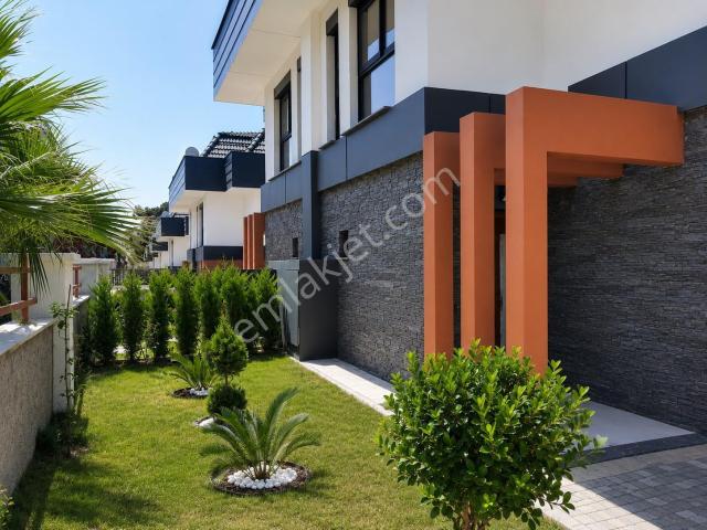 Alanya Avsallar'da Özel Havuzlu Denize 400 Metre Lüks 4+1 Villa