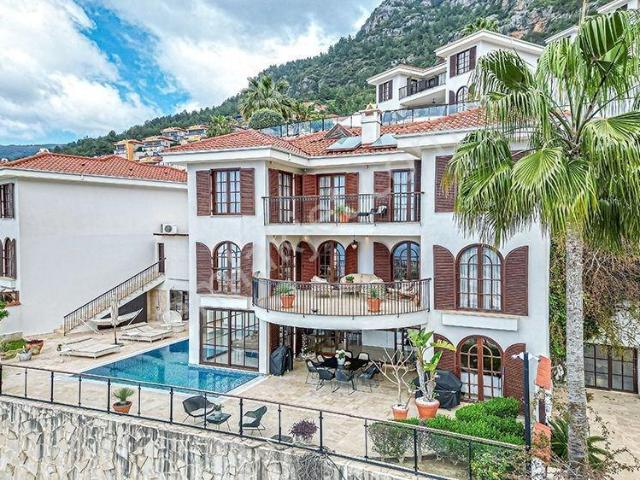 Alanya Bektaş’ta Panoramik Deniz Manzaralı Müstakil Havuzlu Muhteşem 6+2 Villa
