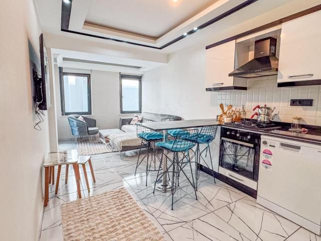 Alanya Güller Pınarı’nda Denize 300 M, Eşyalı 1+1 Satılık Daire