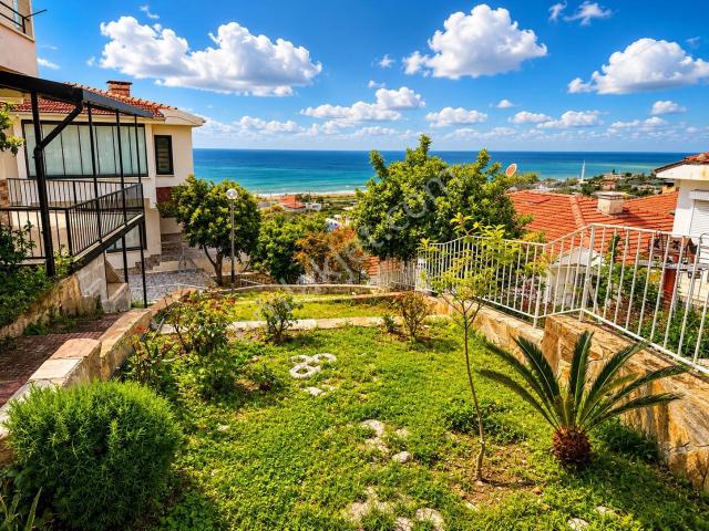 Alanya’da Deniz Manzaralı 2+1 Bahçeli Villa – Fırsat