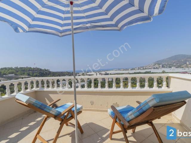 Alanya Demirtaş'ta Site İçinde Satılık Muhteşem Manzaralı 3+1 Dubleks Daire 150m2