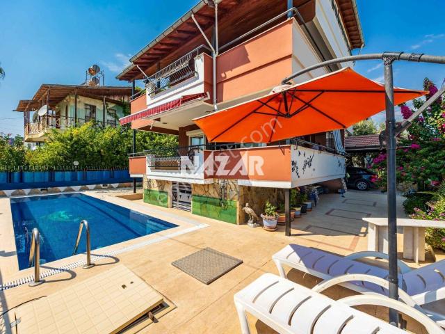 Alanya Konaklı’da Satılık 4+1 Müstakil Tripleks Villa