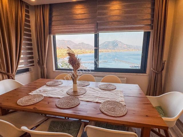 Alanya Kale’de Deniz Manzaralı Eşyalı 3+1 Satılık Daire