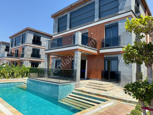 Alanya / Kargıcak – Panoramik Deniz Ve Kale Manzaralı Lüks 4+1 Özel Villa