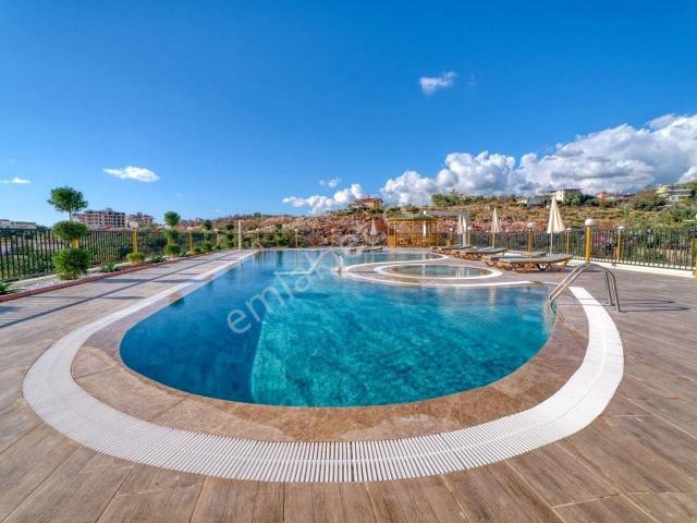 Alanya Kestel’de Deniz & Kale Manzaralı 1+1 Satılık Daire