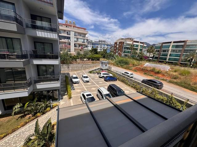 Alanya Oba Mahallesin De 50m², 1+1 Eşyasız Havuz Manzaralı Satılık Daire