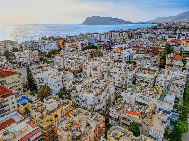 Alanya / Oba Göl Satılık 3+1 Ayrı Mutfaklı Daire