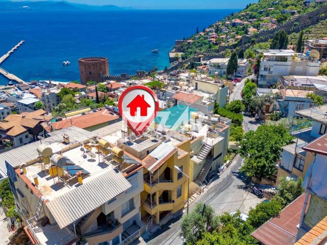 Alanya Merkez Çarşı Mahallesi’nde Manzaralı 3 Katlı Bina