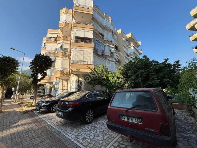 Alanya Merkez Denize 100 Mt 2.kat Asansörlü 2+1 Ayrı Mutfak