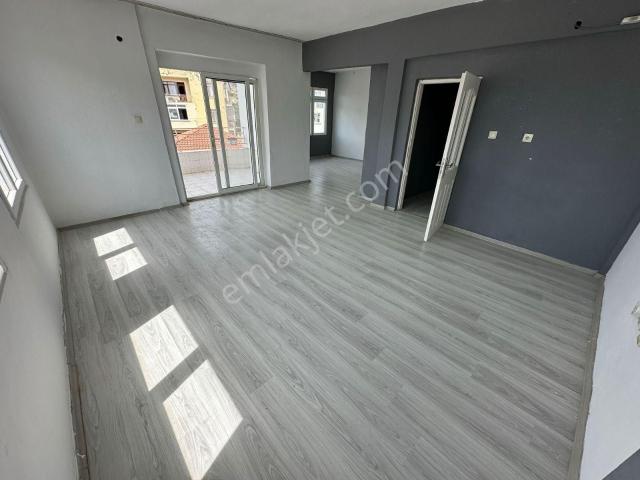 Alanya Merkez Liseler Sokağında Şehrin Merkezinde Kiralık 3+1 Daire