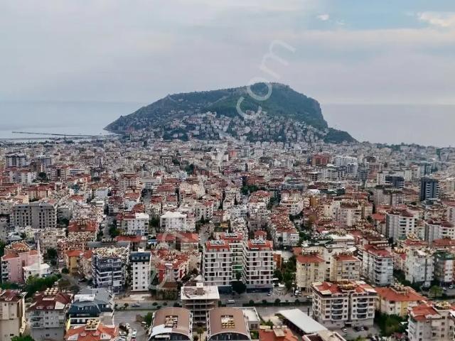 Alanya Merkez 2+1 Eşyalı Havuzlu