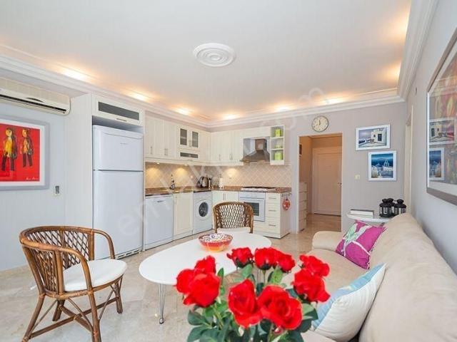 Alanya Merkezde 1+1 Satılık Eşyalı Daire Kaçmaz Fırsat!