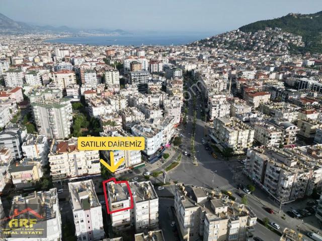 Alanya Merkezde Kale Manzaralı Satılık Geniş 3+1 Daire
