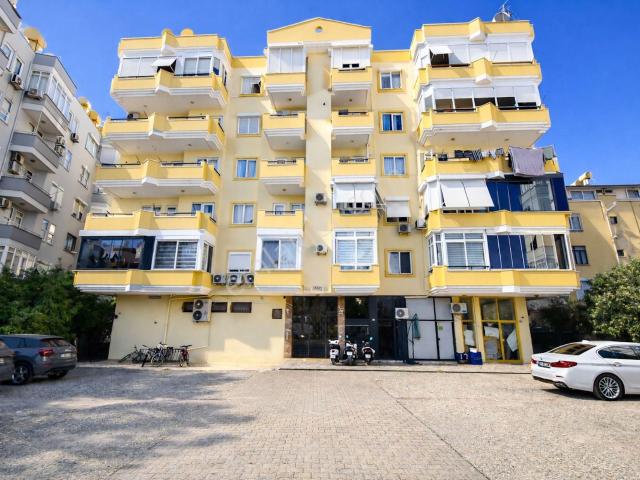 Alanya Saray Mahallesi'nde Caddeye Yakın Eşyalı 25 M² Dükkan