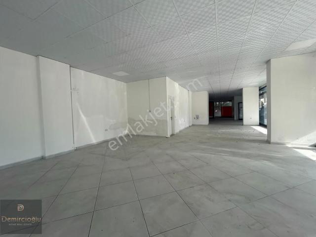 Alanya Saray Mahallesin'de İşlek Cadde Üzerinde 300 M2 İş Yeri