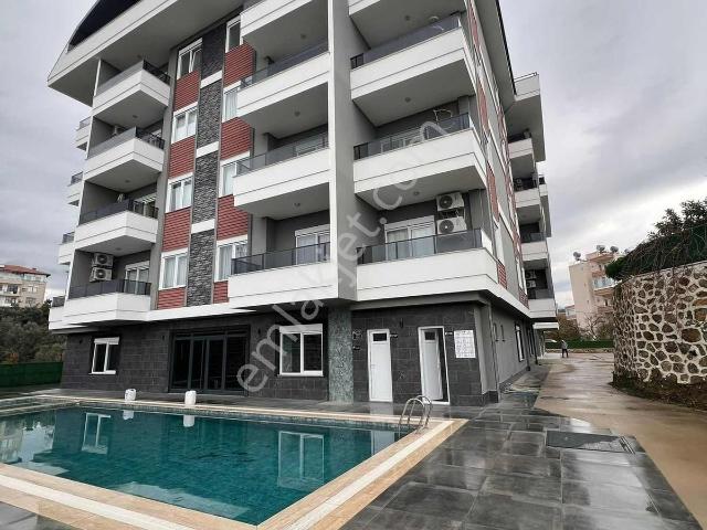 Alanya Payallar'da Geniş Ayrı Mutfak Satılık 2+1