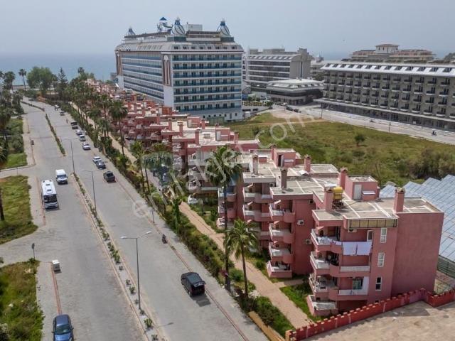 Alanya Payallar'da Satılık 2+1 Denize Sıfır Site İçinde Daire