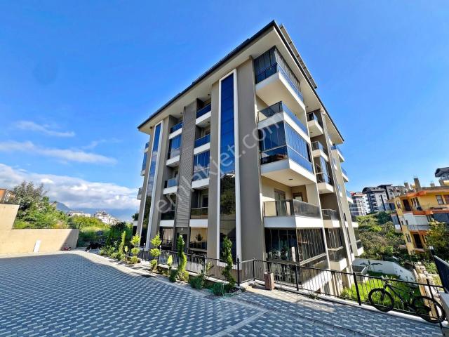 Alanya Çıplaklıda Satılık 4+1 Site İçi Havuzlu Dubleks Daire