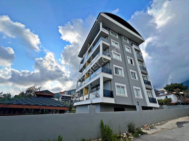 Alanya Çıplaklıda Satılık 4+1 Site İçi Havuzlu Dubleks Daire