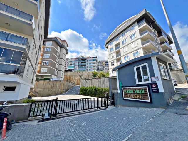 Alanya Çıplaklıda Satılık 3+1 Site İçi Havuzlu Geniş Lüks Daire