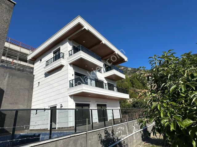 Alanya Tepe 3+2 450m2 Müstakill Tripleks Panoramik Deniz Manzara