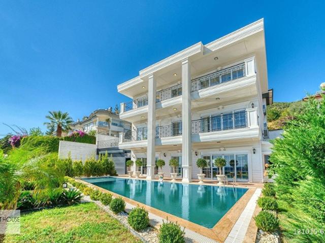 ALANYA TEPE BÖLGESİNDE HAYALİNİZDEKİ LÜKS TRİPLEX VİLLA