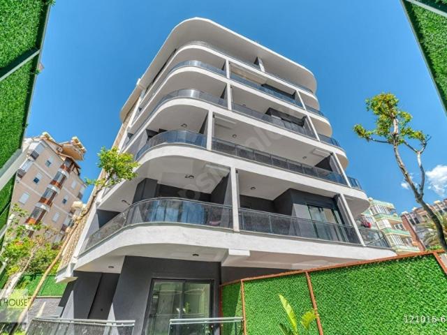 ALANYANIN KALBİNDE, KLEOPATRAYA YÜRÜME MESAFESİNDE SIFIR DAİRE