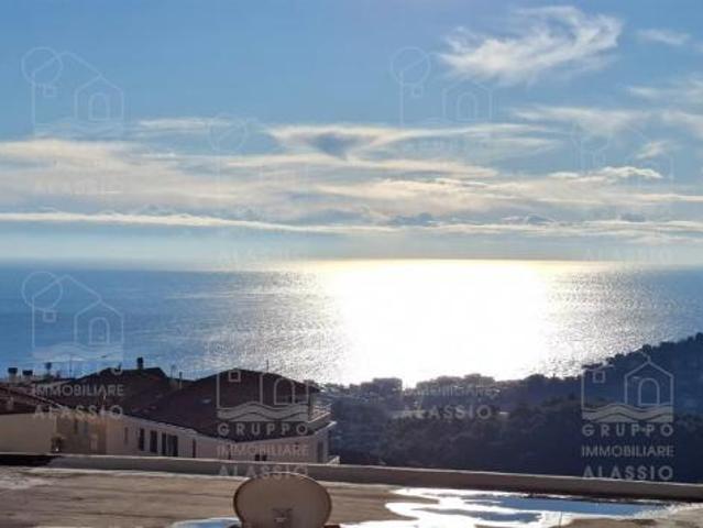 Alassio Moglio, appartamento vista mare su due livelli